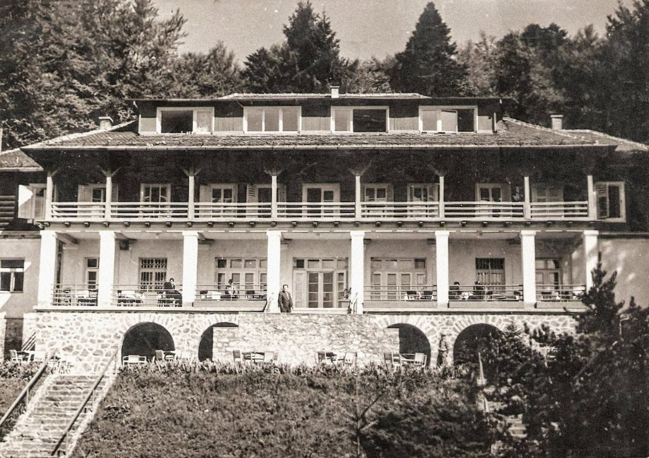 Sljeme. Planinarski dom Željezničar oko 1960. godine